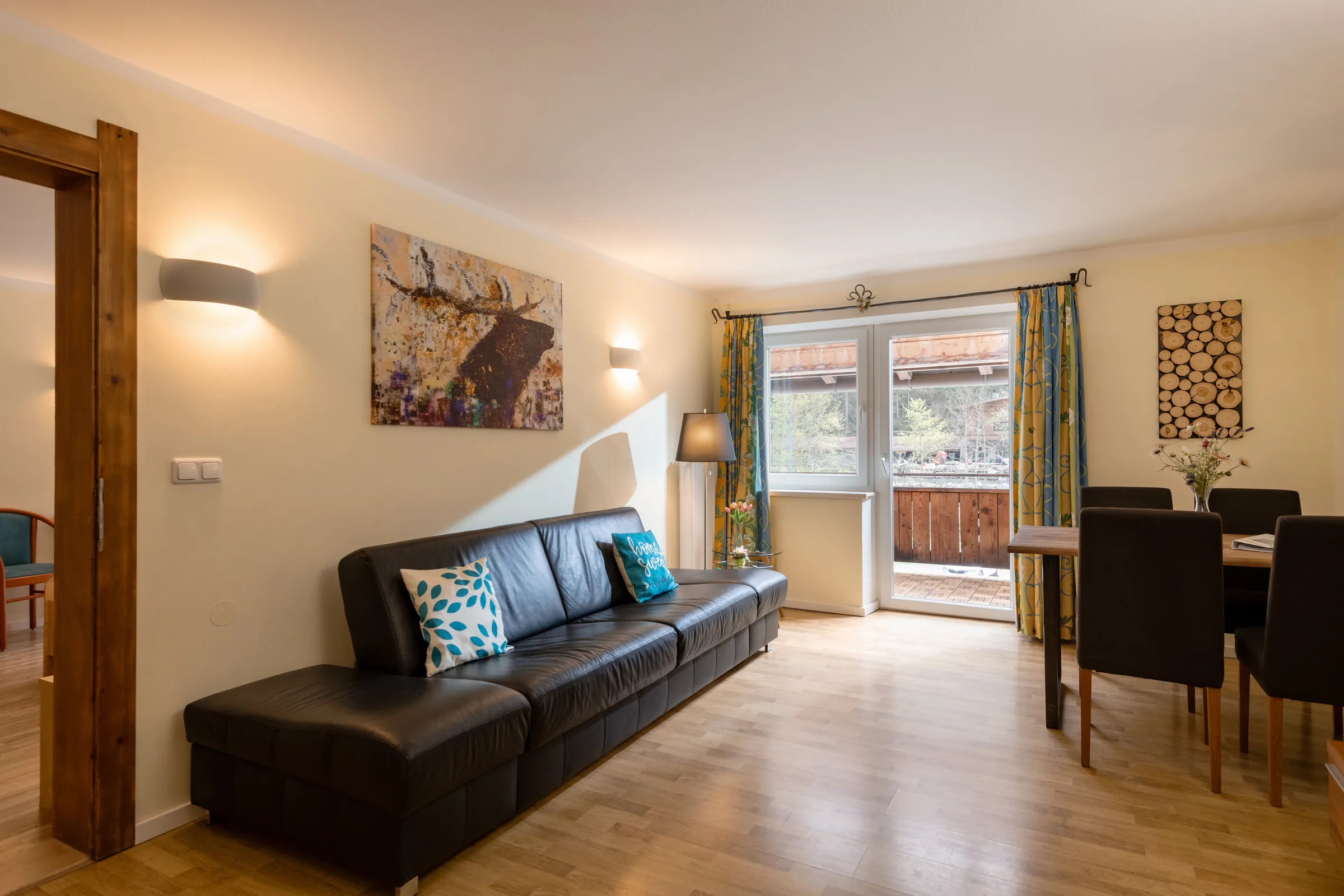 Wohnbereich im Komfort Apartment Alpenbach